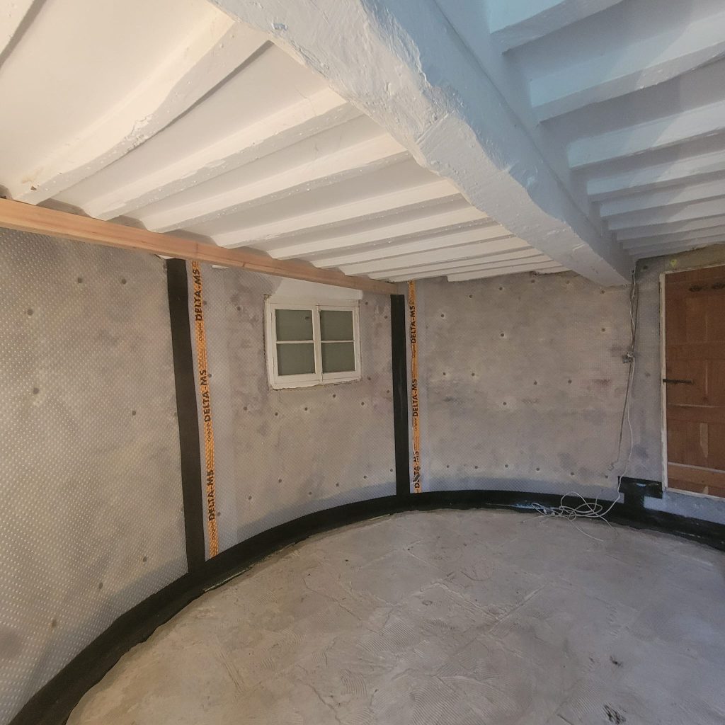 Curved wall with Membrane